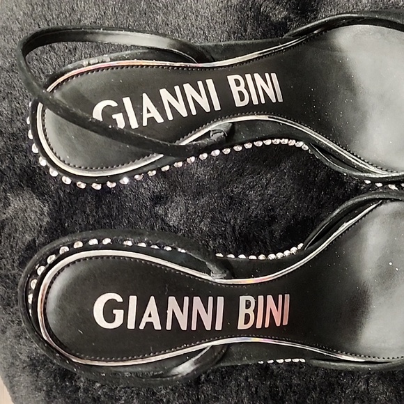 Shoes - Picture 5 of 6